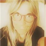 Diplomada en magisterio, en ciencias humanas